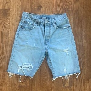 Levi’s 501 mid thigh short